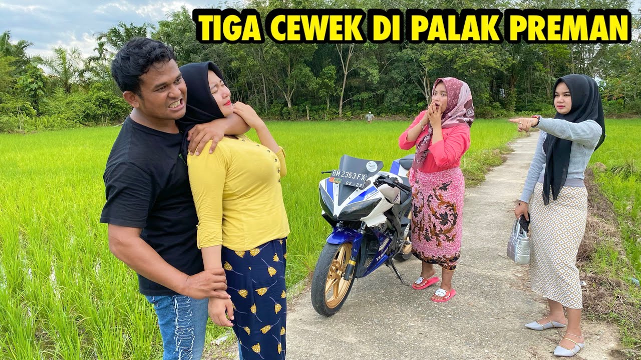 AWALNYA DIPALAK DAN DIHINA OLEH PREMAN KAMPUNG TAPI SAAT PENDEKAR PENCAK SILAT DATANG PREMAN ITU K.O
