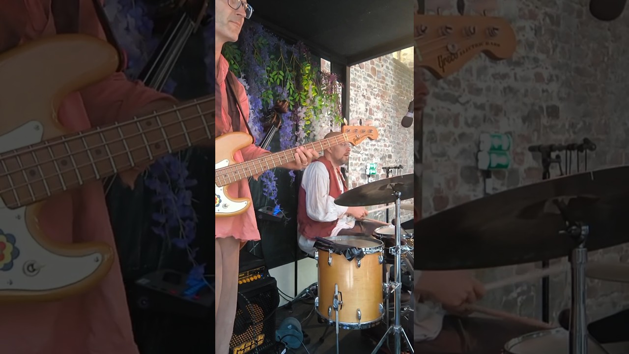 Theatre music rhythm section fun!!! (Oliver Potratz bs Sebastian Merk dr)
