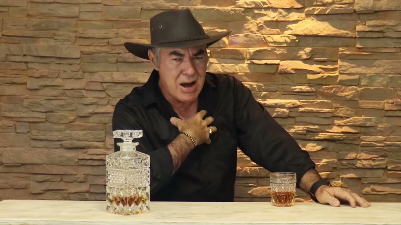 "Bebiendo para olvidar" Fernando Del Valle