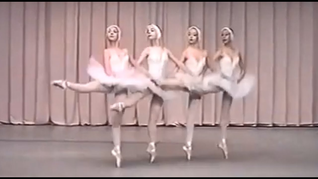 4羽の小さな白鳥達の踊り「白鳥の湖」ワガノワ・ロシア・バレエ・アカデミー、