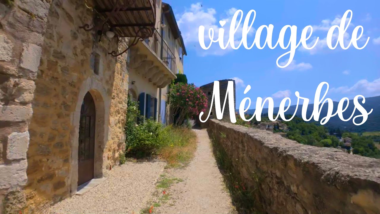 Le village de Ménerbes, l’Âme Secrète du Luberon. Plus Beaux Villages de France.