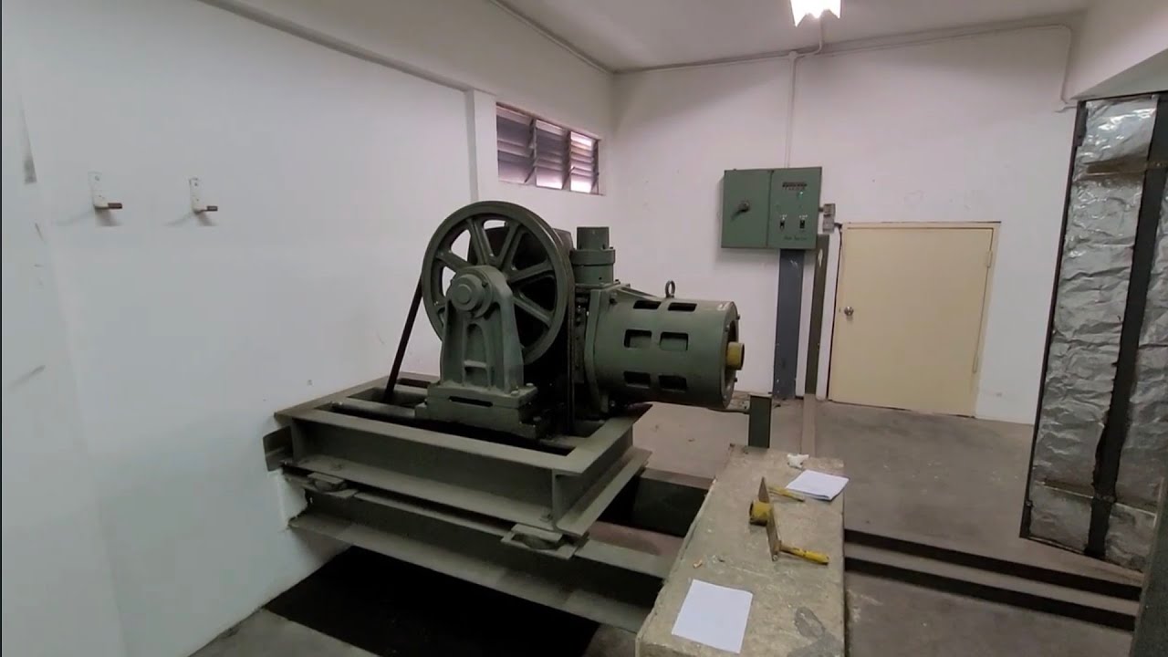 1983 Fujitec lift + machine room