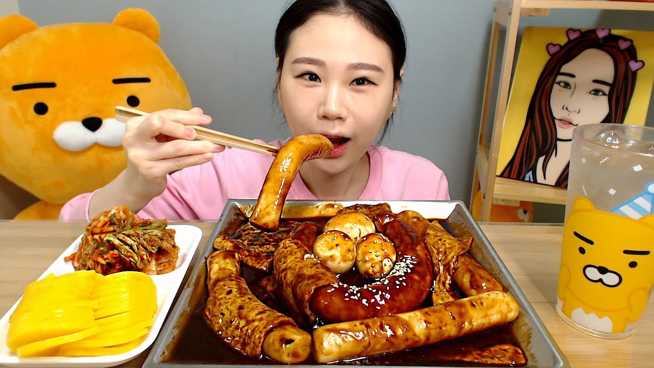 통가래떡 킬바사소세지를 넣은 짜장떡볶이 먹방 Mukbang
