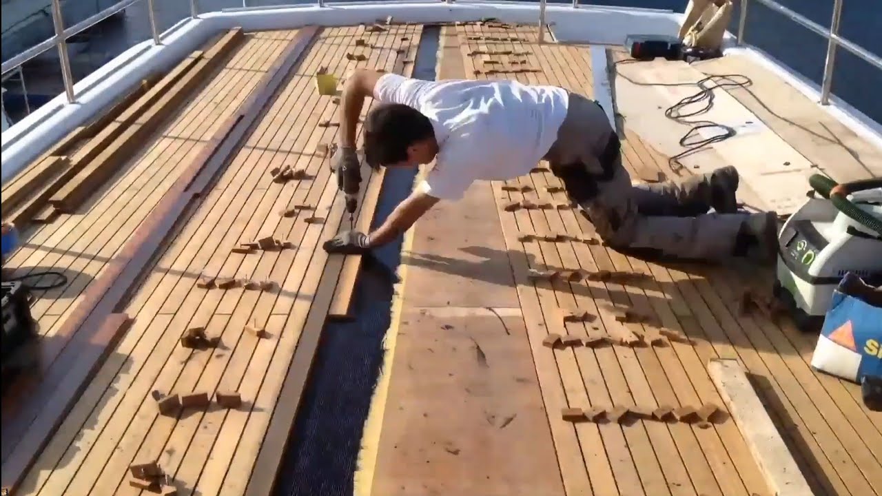 Création d'un pont de teck Birman de 30 mètres carrés, par Serge Solal, société Sea~Way