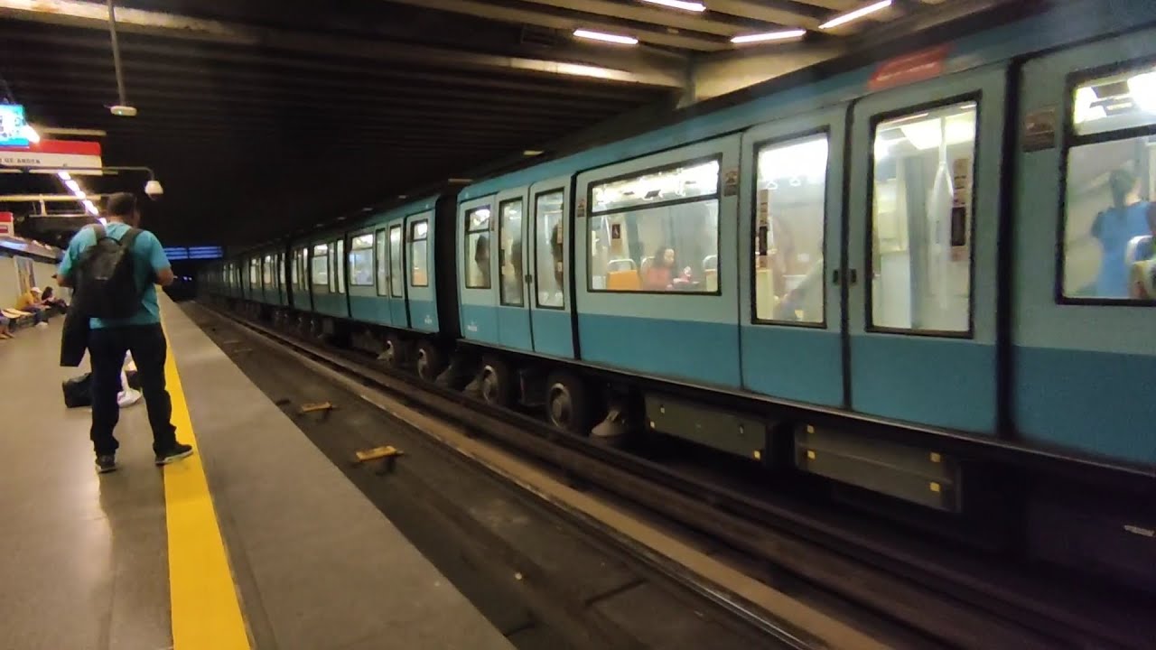Tren Alstom Ns-93 N2076 en estaci&oacute;n San Alberto Hurtado L&iacute;nea 1 / Metro de Santiago 