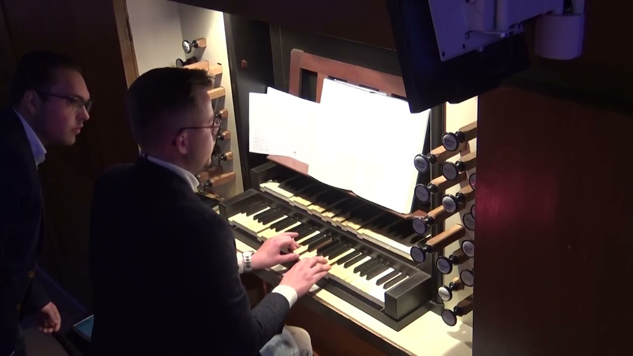 Gezang 75. gezongen tijdens de mannenzang Zierikzee 2023. Organist Joost de Ronde jr.
