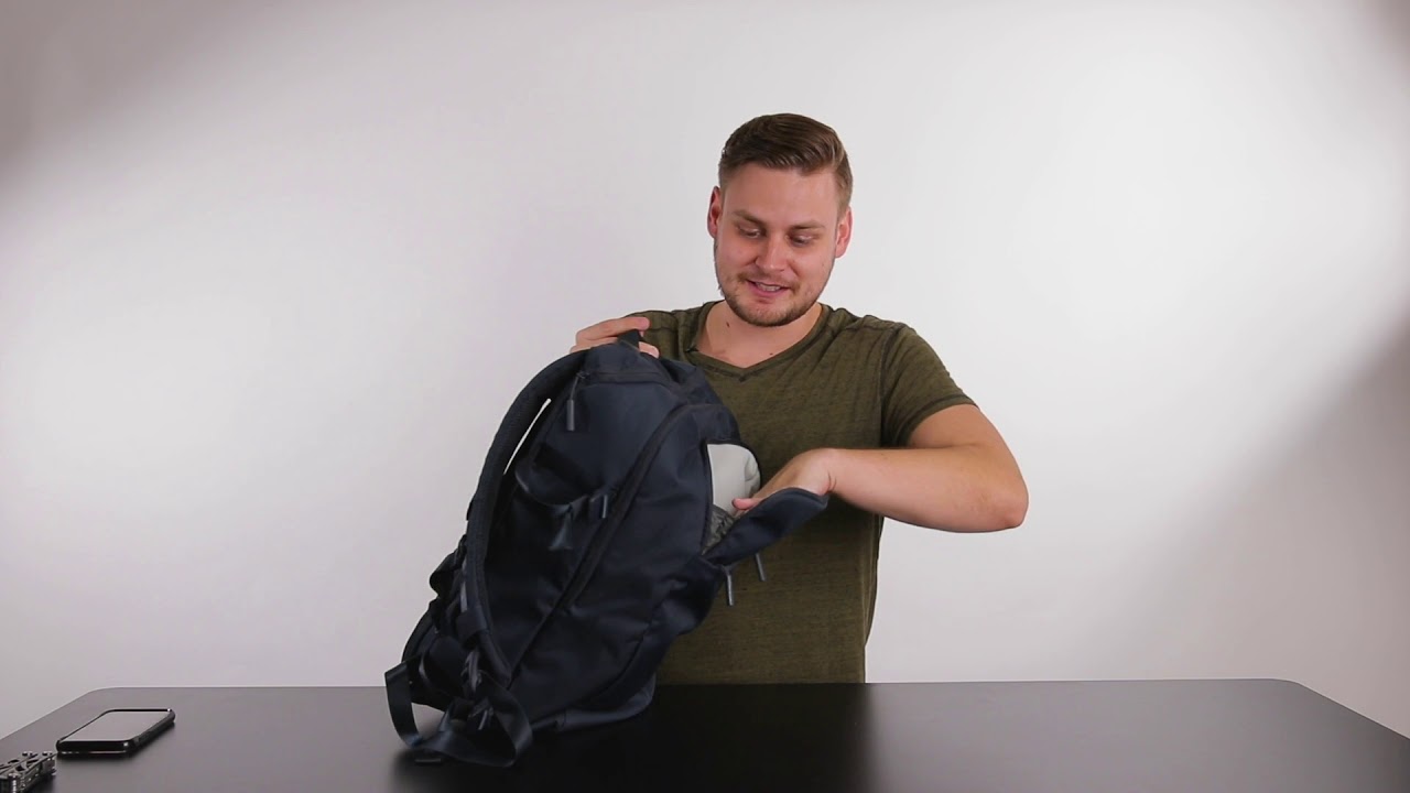 Incase DSLR Pro Pack Review, Dis Backpack Doh!