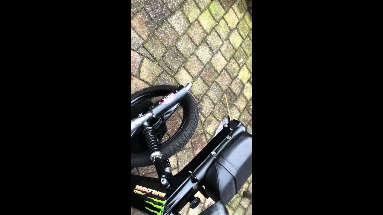 Vespa si Monster energy