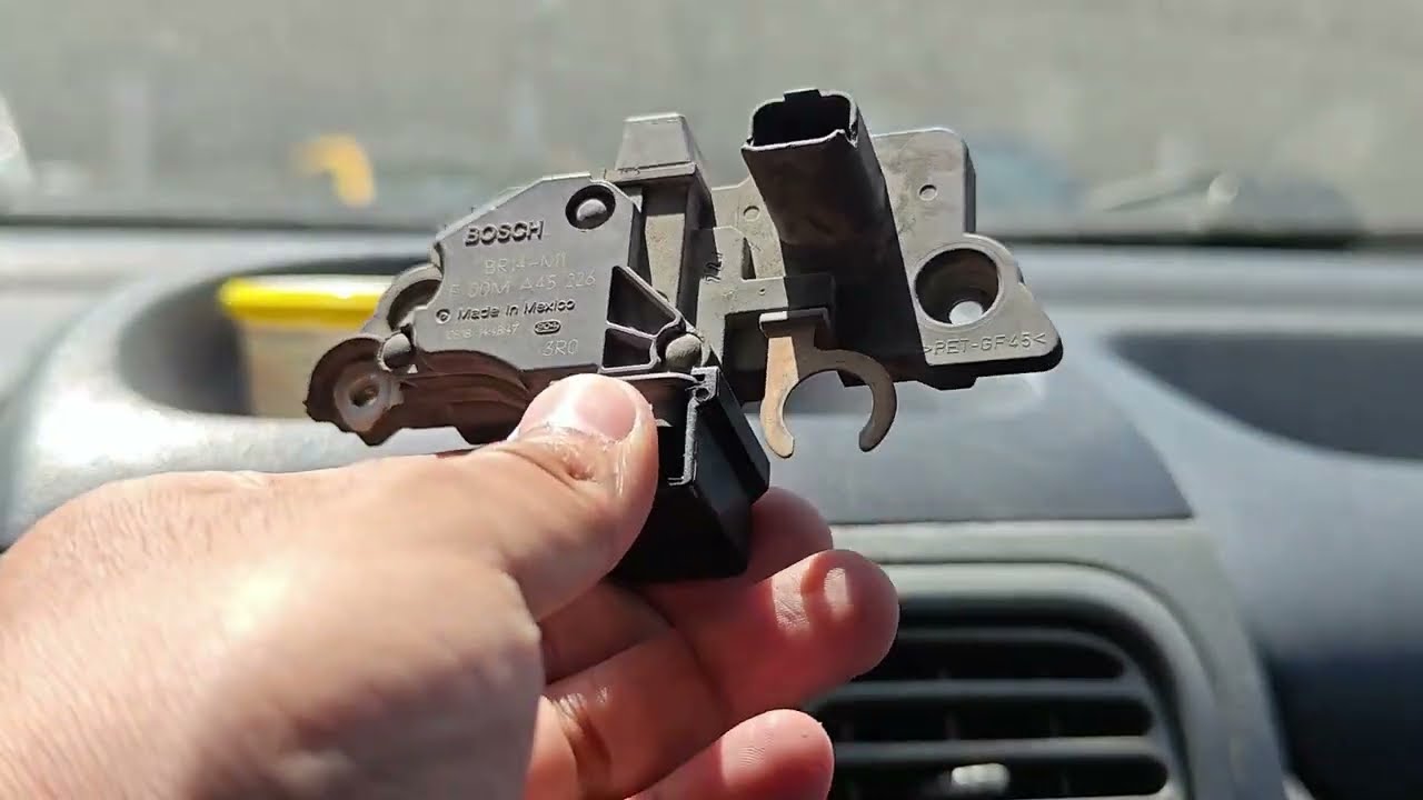 Fallas del regulador de voltaje del Alternador.