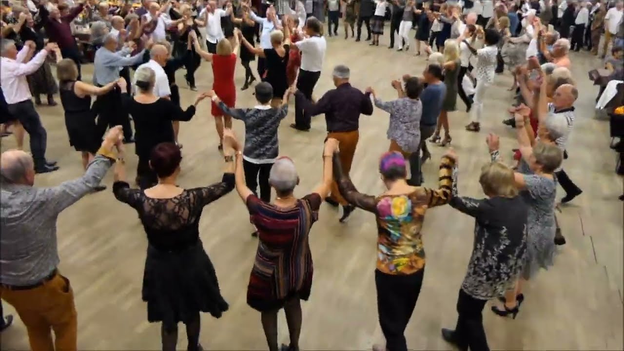 Jérôme ROBERT & Gilles ROBERT. La danse des Roses à SOUILLAC (46).
