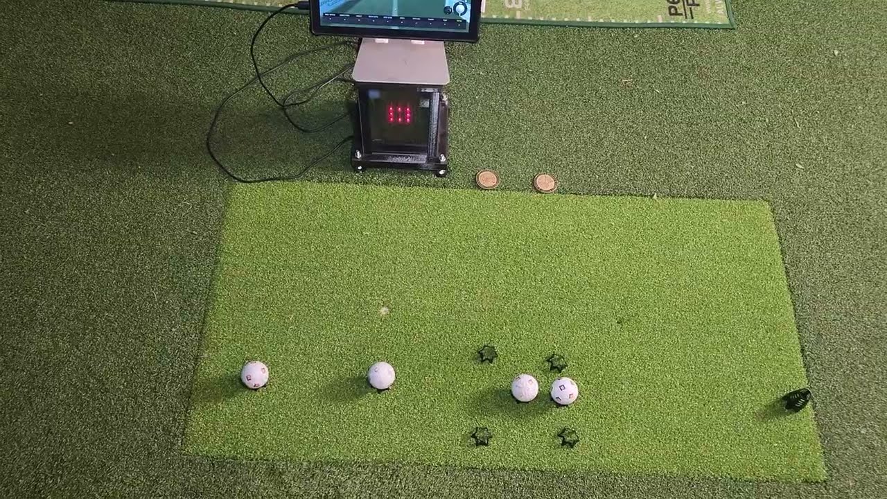 Hitting area and monitor tracking specs of the Square Golf Launch Monitor