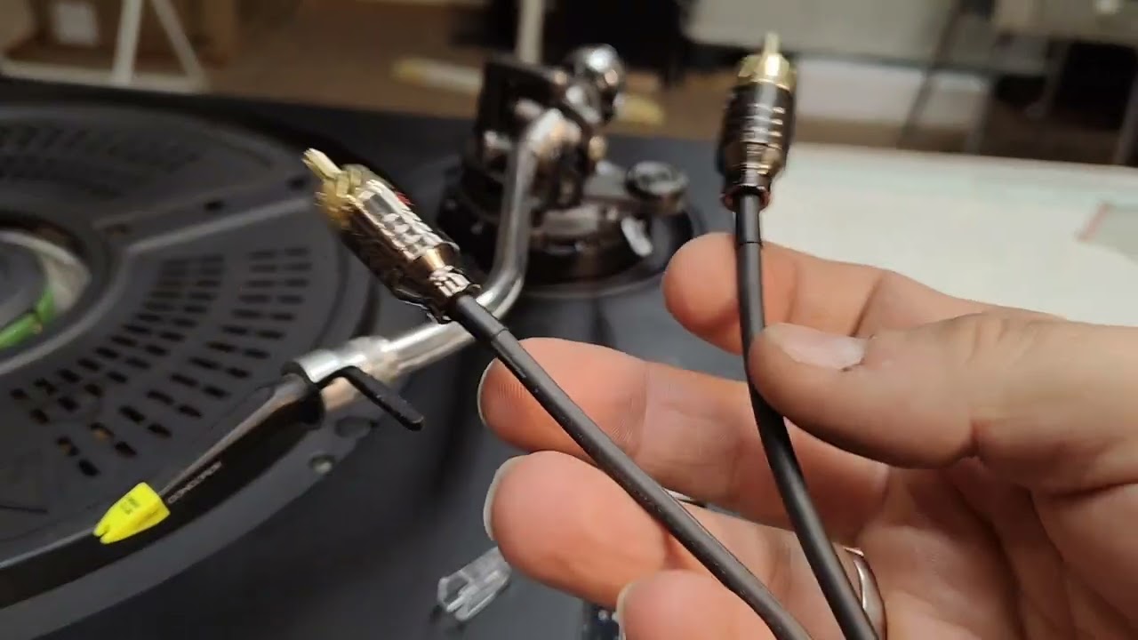 Хороший проигрыватель виниловых пластинок Technics SL-1210MK2