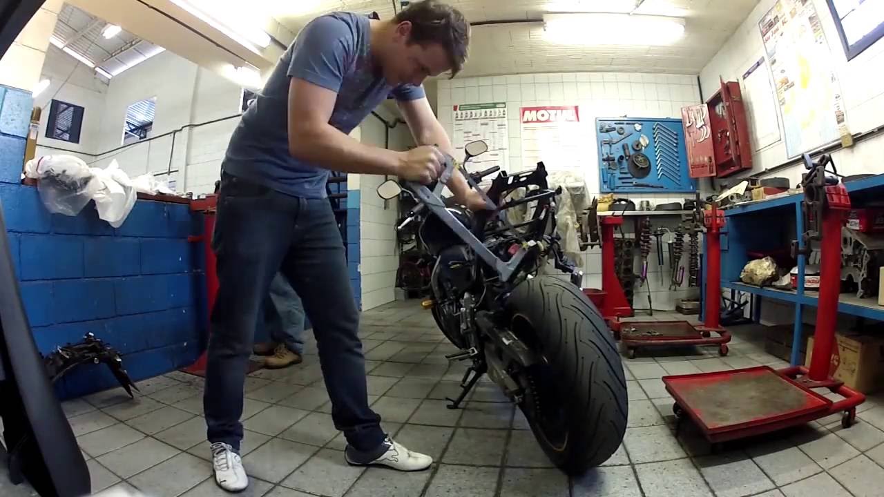 trocando traseira hornet 2010 para 2012