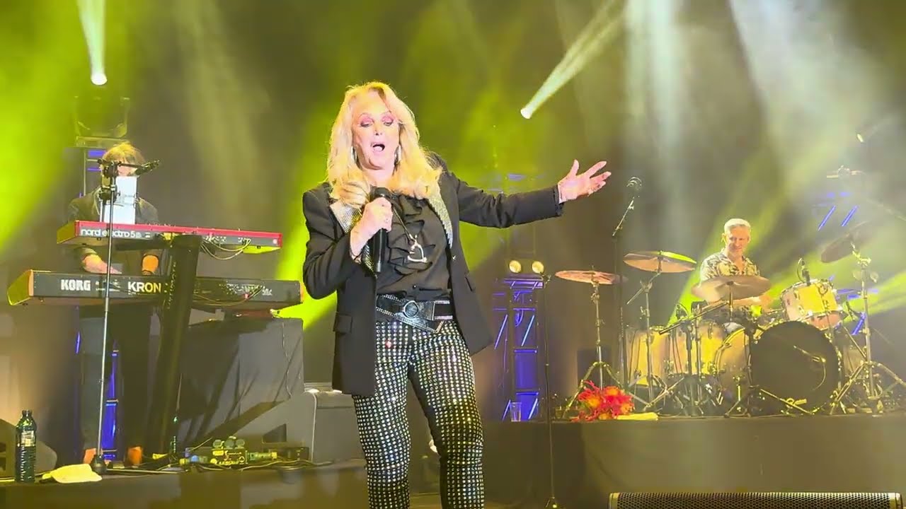 Bonnie Tyler - Holding Out For A Hero (live), Warsaw (Poland), 13.12.2024