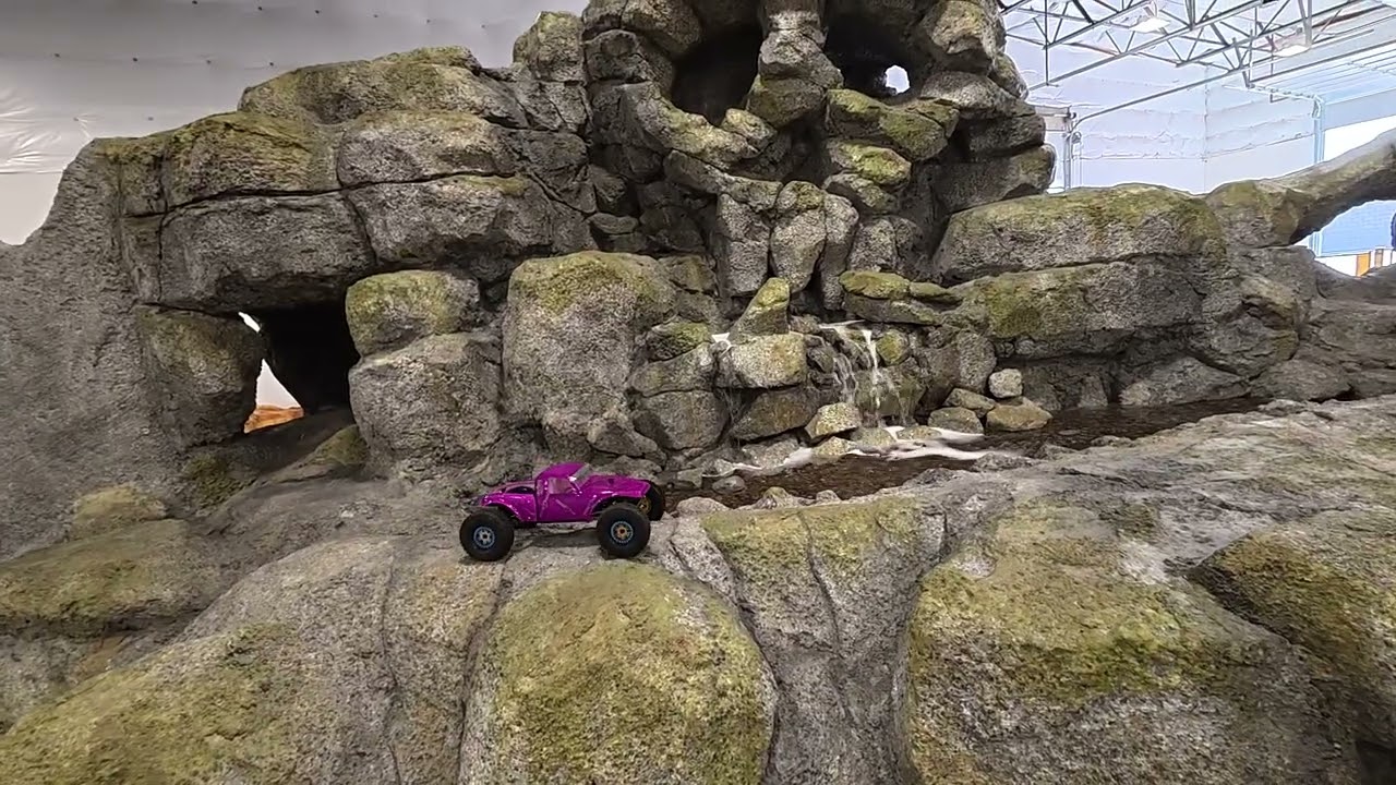 Checking out Twizted Krawlers Indoor Crawl course in Mesa AZ