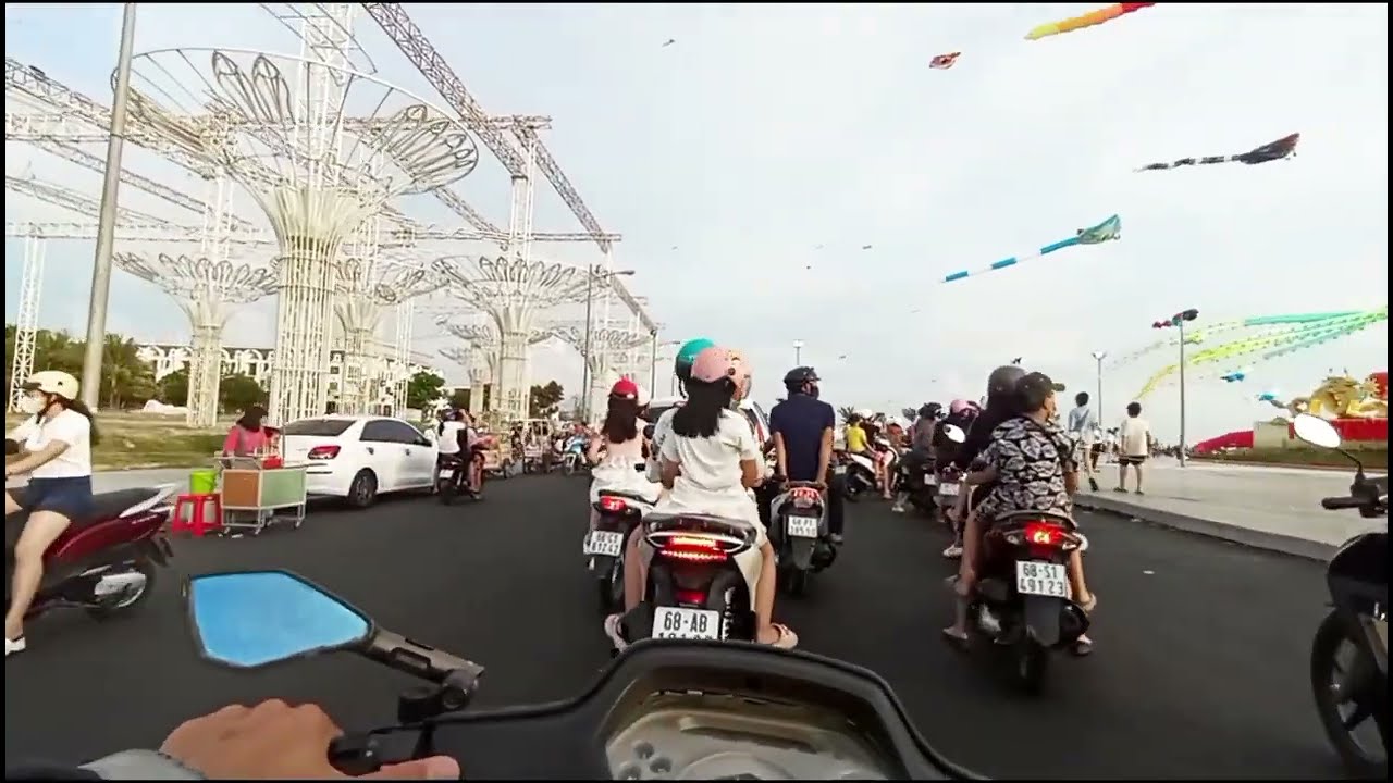 Chạy xe lên Rạch Giá xem biểu diễn thả diều