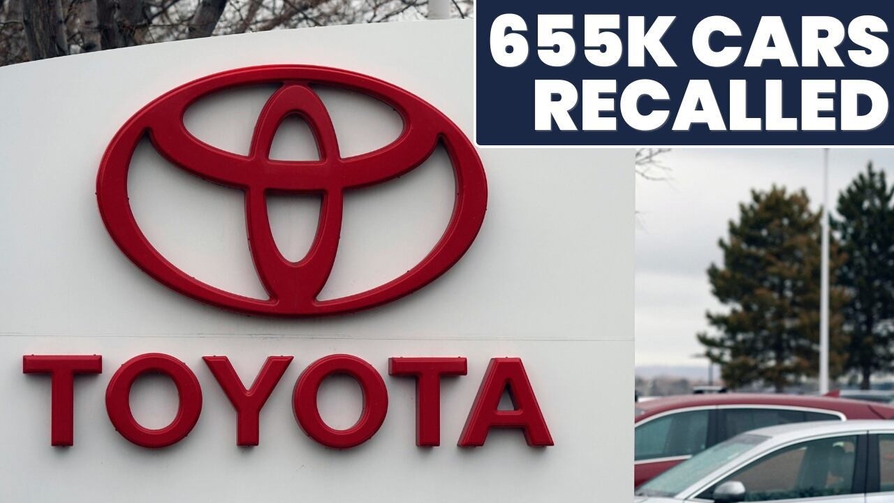 Toyota отзывает 655 тысяч Camry из-за ошибки, которая может отключать поворотники и другие индика...