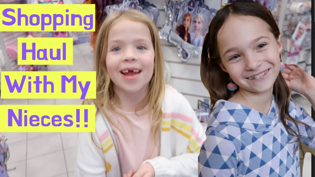 Мои племянницы совершают покупки в Claire's