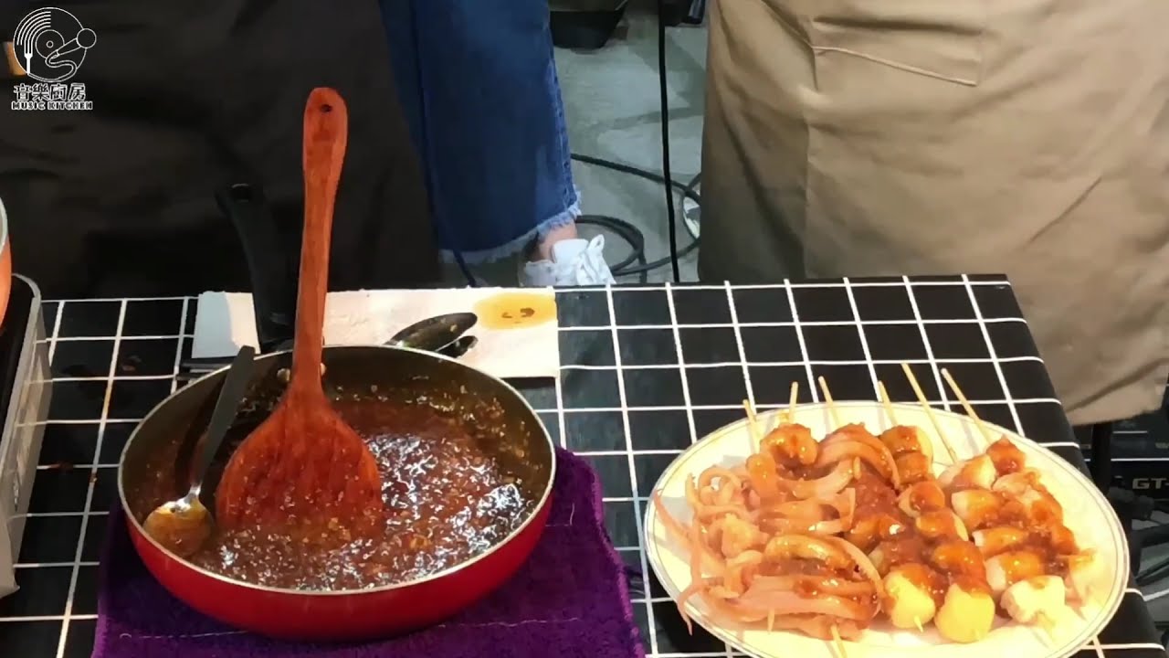 街頭小食   秘制辣汁配魚蛋, 魷魚, 牛栢葉