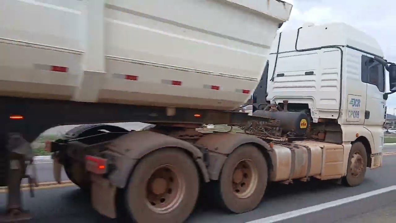 Mais um vídeo de caminhão pra vcs, caminhões e carretas tops e um ônibus 