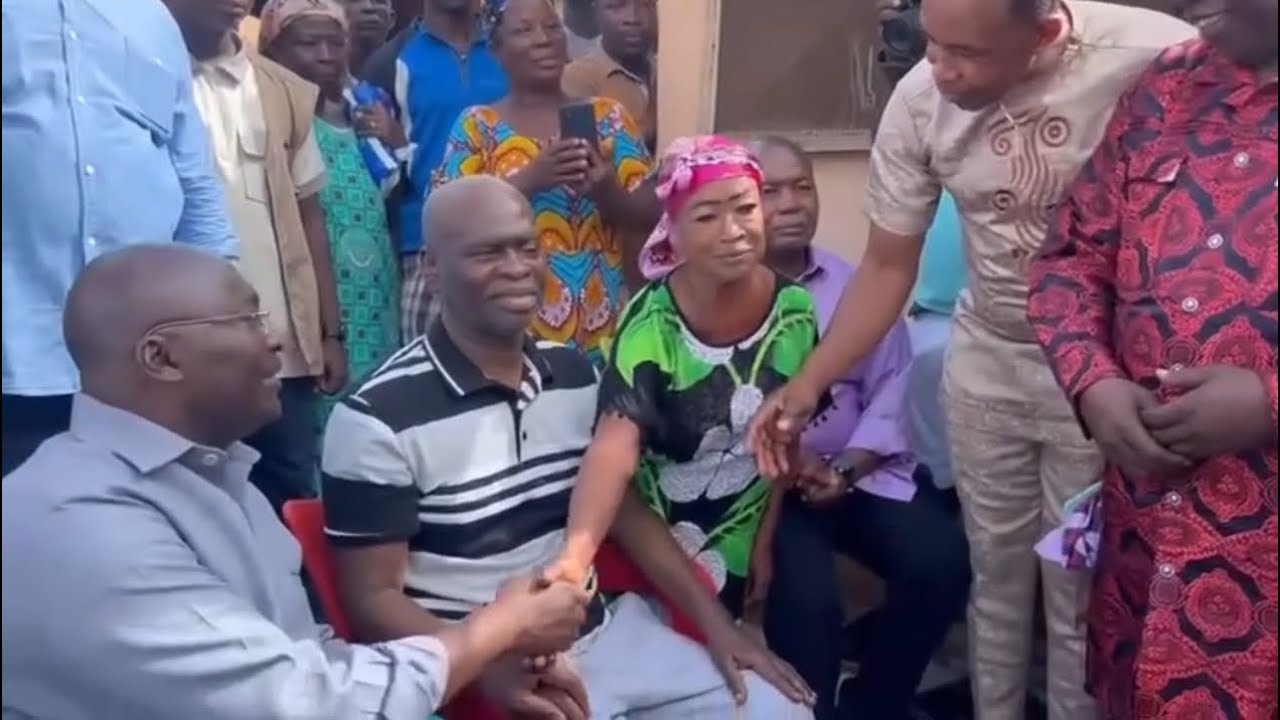 Awwww hmmm ..🤔Sick Gospel musician Yaw Sarpong & wife Maame Tiwaa was visited Bawumia & donates ….