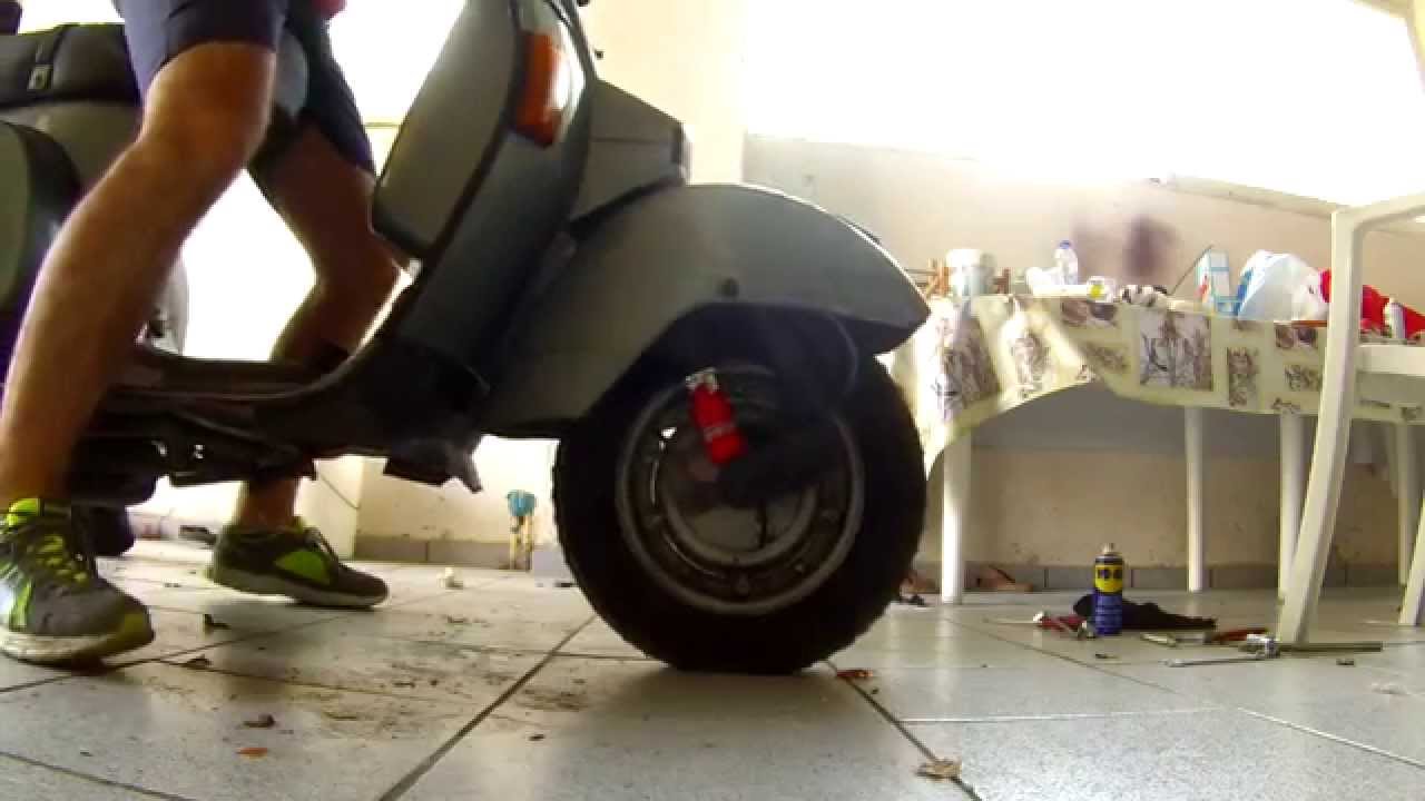 How to replace the front shock absorbers in Vespa PX200 - Vespa Help