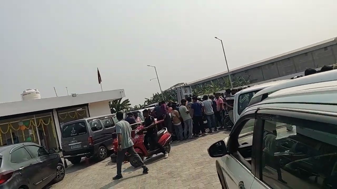বেতাই তেল পাম্পের উধবধোন আজ গে       50 টাকার তেল কিনলেই 1 পেকেট বিরিয়ানি 