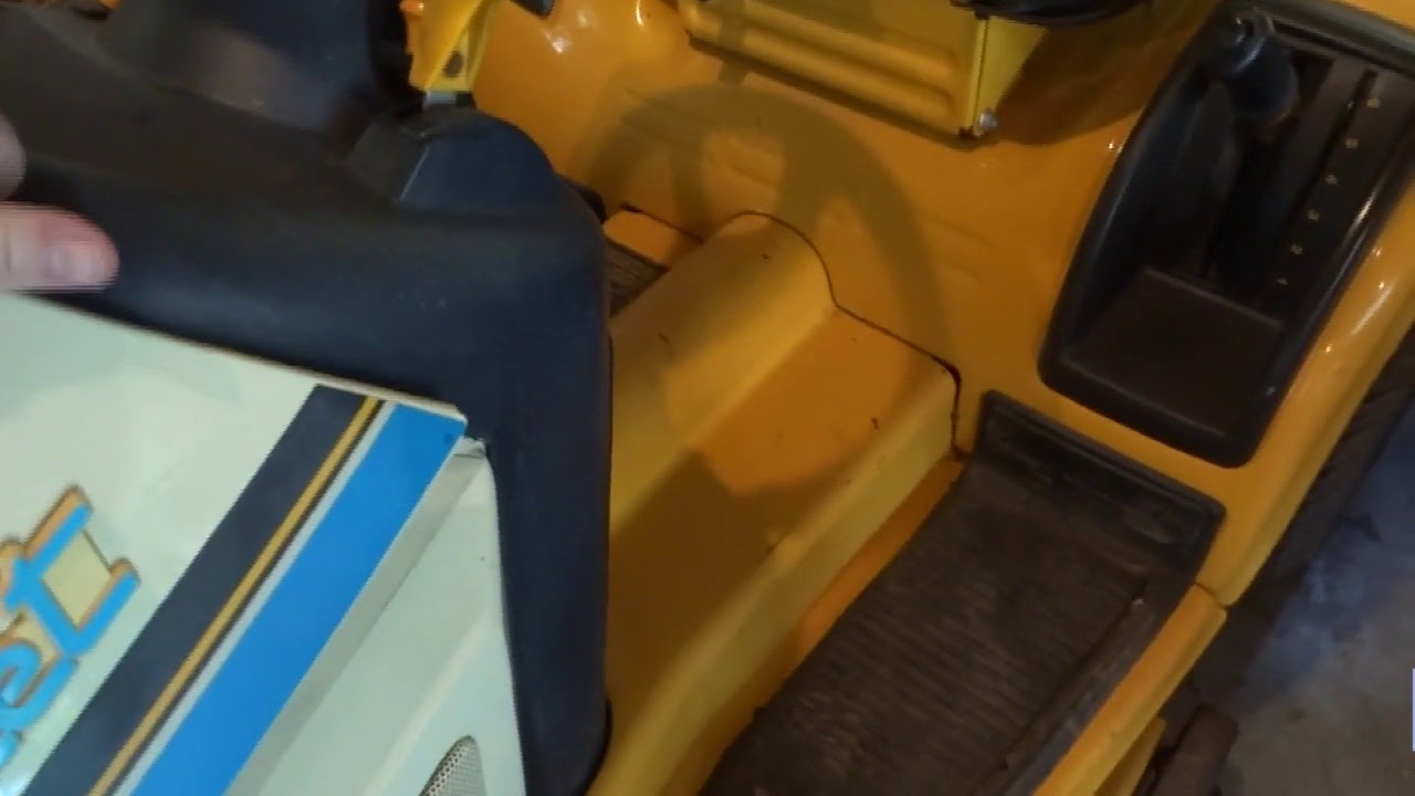 Cub Cadet, HDS2135 hydro drive system w/ bagger