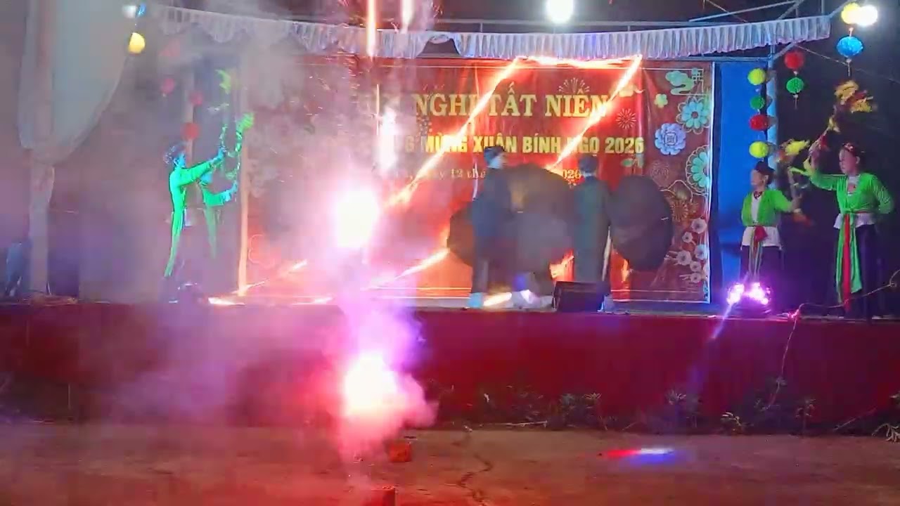 Ai yêu miền Nam, ngàn hoa dâng Đảng.