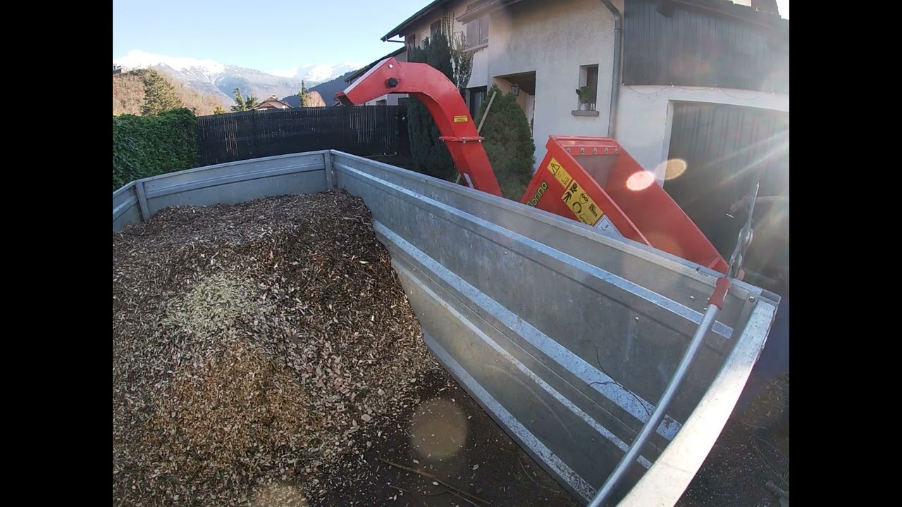 Broyeur DelMorino Scutum SCGX 390 avec rallonge de cheminée : broyage de saule et de cerisier