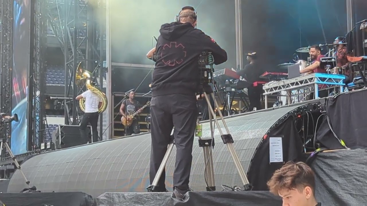 The Roots - The Seed 2.0 / Move On Up by Curtis Mayfield (Live @ London 21/7/2023)