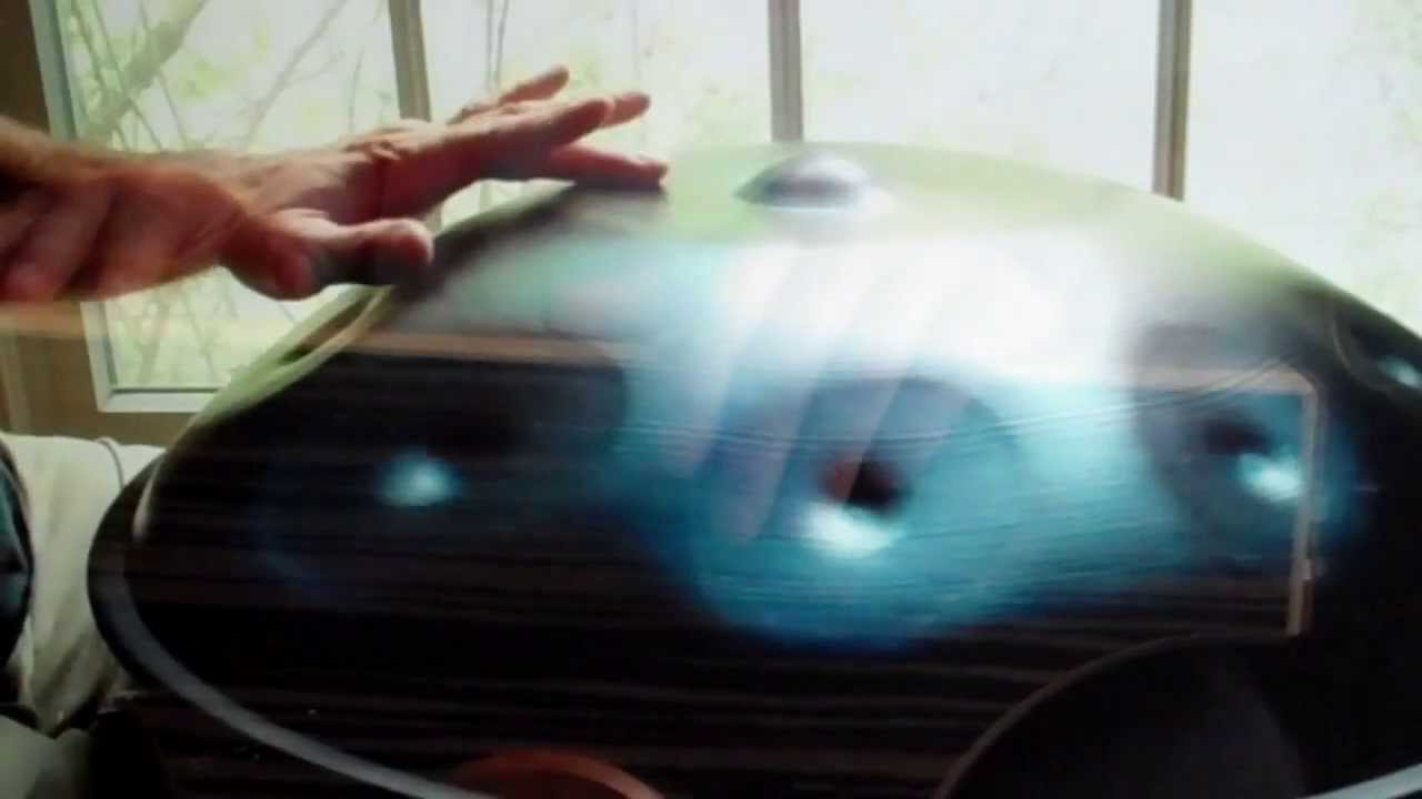Halo Cirrus/Cajonico, handpan and a new compact percussion instrument