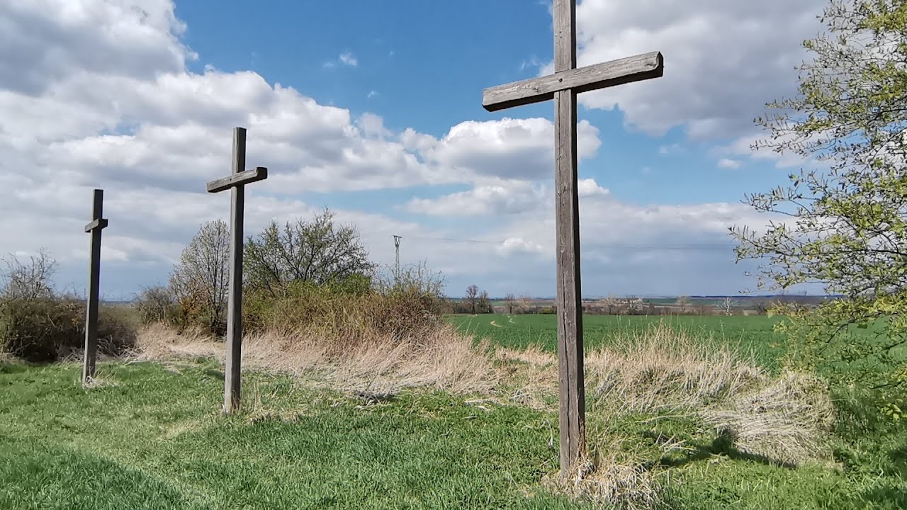 TAJEMN&Eacute; TŘI KŘ&Iacute;ŽE POD PTAČ&Iacute;M VRCHEM (RAKOVNICKO)