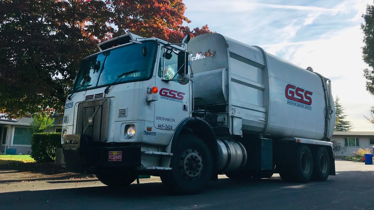 Volvo WX-64 First Gen McNeilus Autoreach Garbage Truck!