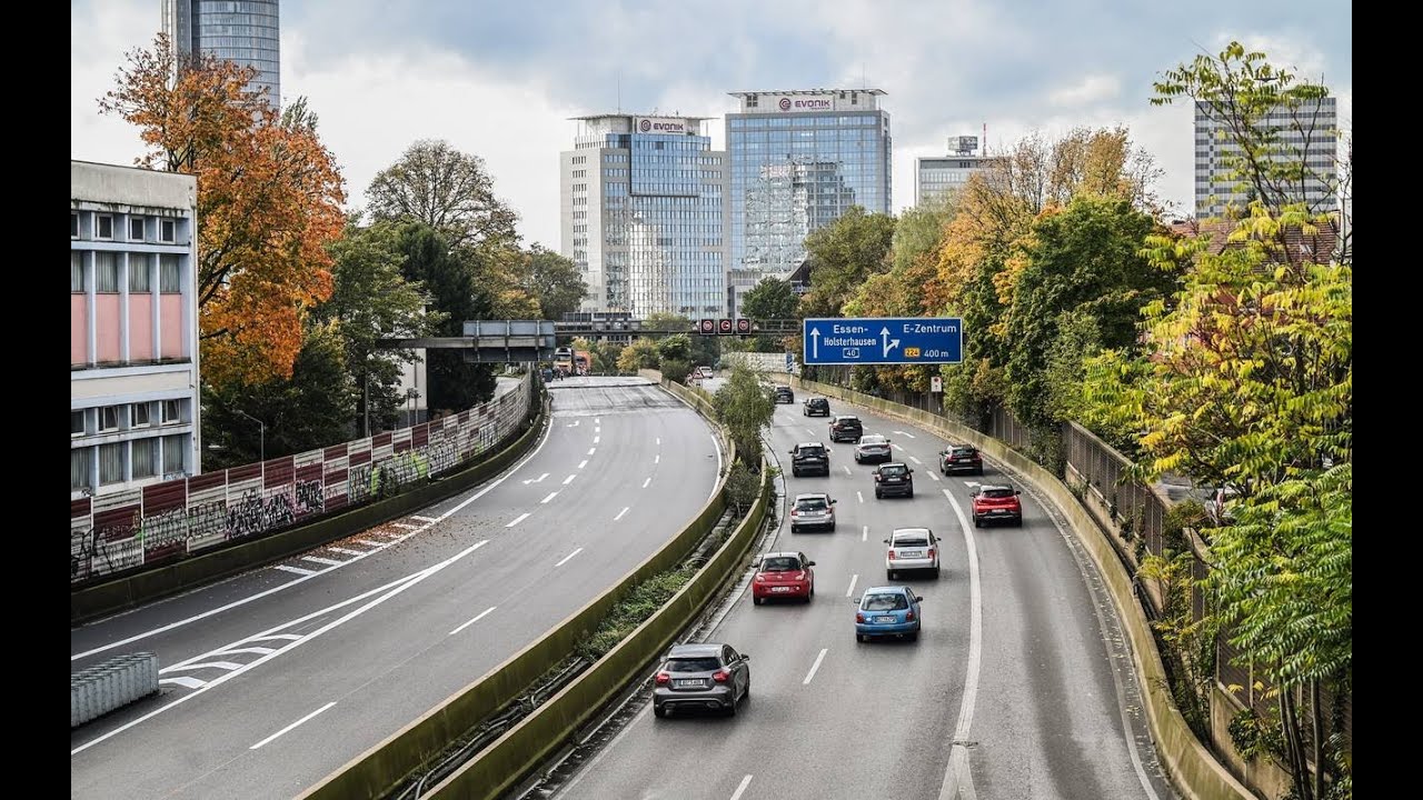 Driving on the Autobahn A40 from Essen to Hagen in 4k