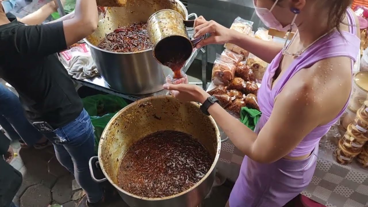 #ลูกชิ้นยืนกิน ยังงง เมื่อเจอลูกชิ้นร้านนี้ กทม คนแห่กิน น้ำจิ้มพริก1พันเม็ด หวานยืดโดนใจไม้ละ10บาท