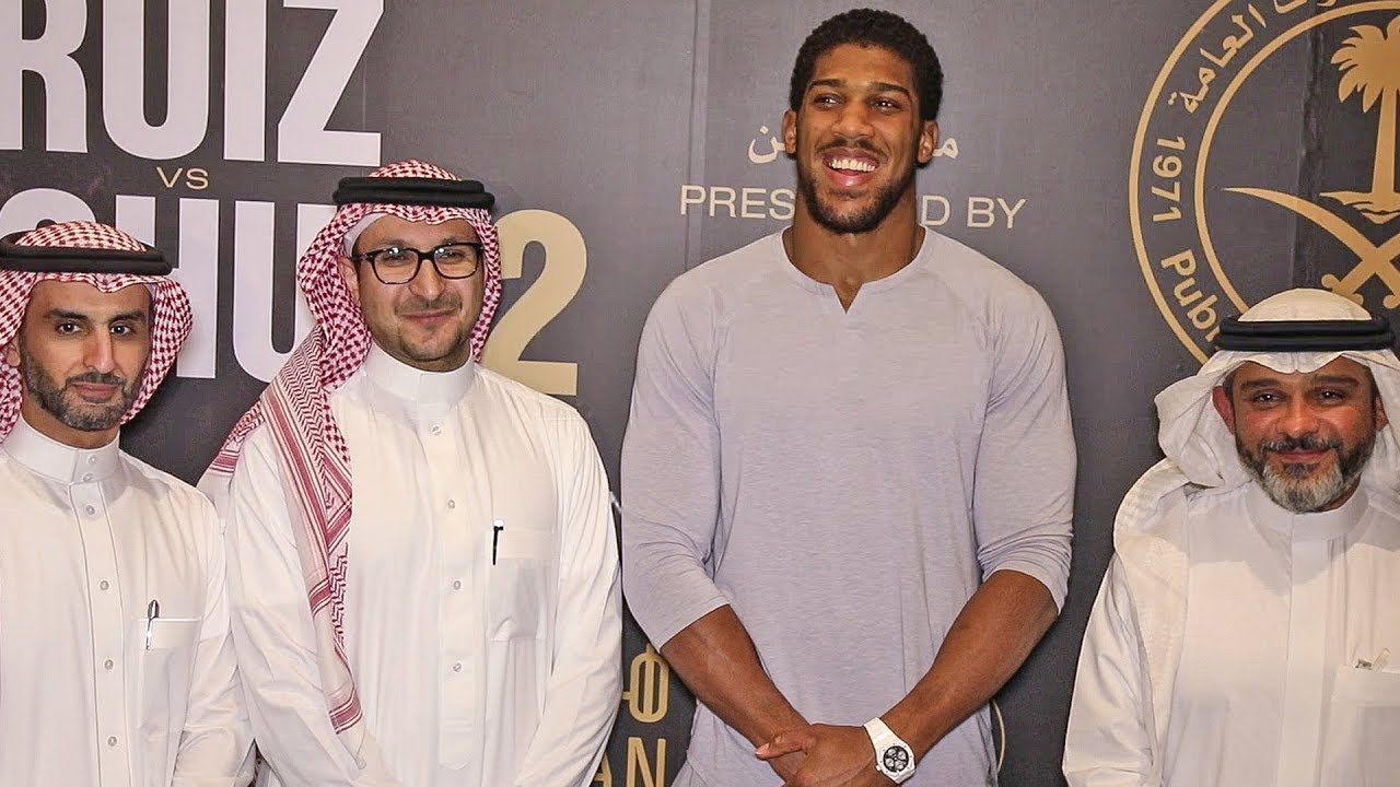 Anthony Joshua ARRIVAL - Engulfed by Photographers in Riyadh | Ruiz v Joshua 2