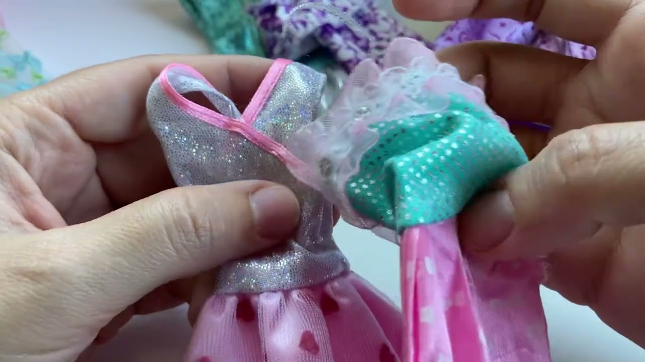 Commessa di un negozio di abiti corti ed estivi (vestiti Barbie) - ASMR