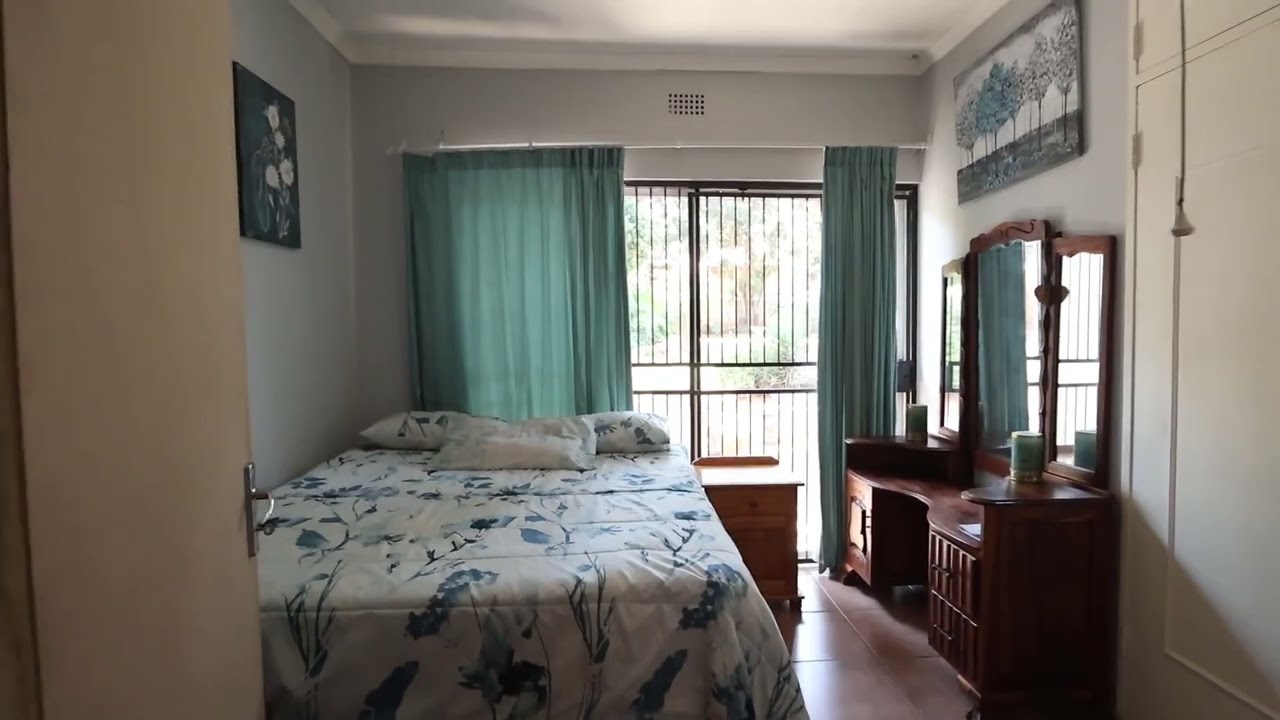 Spacious & Welcoming: Dennesig Home with a Pool and Ample Garage Space