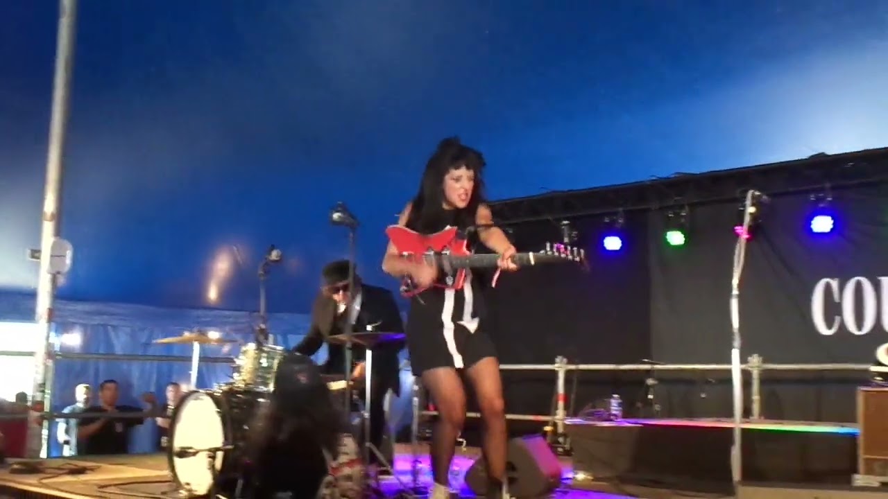 The Courettes - Boom! dynamite! (live @ Sjock 45)
