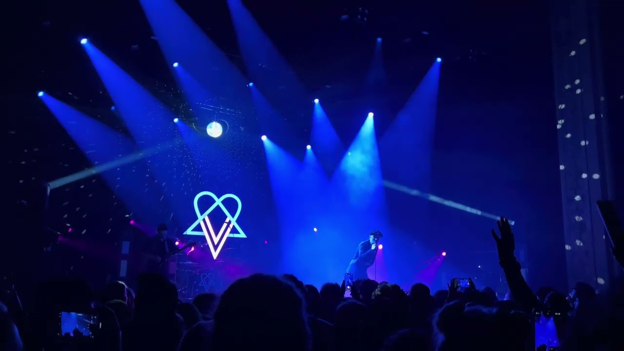 VV - Neon Noir, live at Paramount, Seattle 10.16.2023