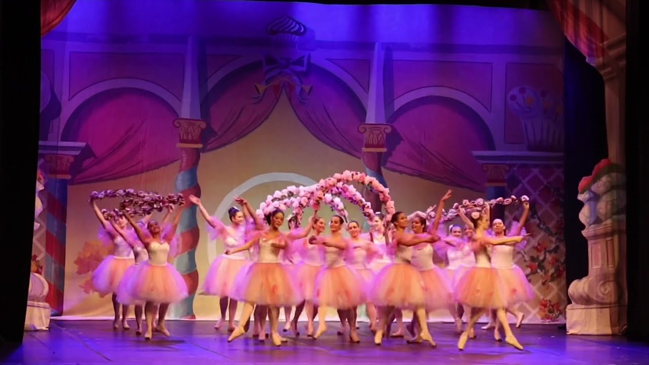ESPETÁCULO | O Quebra Nozes, do Studio de Danças e Pina Ballet Hall