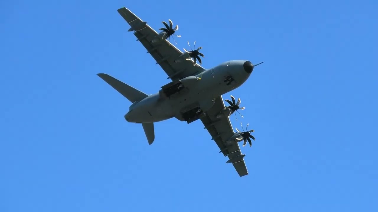 German Airforce Airbus A400M x Eurofighter Refueling demo and A400M flying display Gelnhausen!🤩