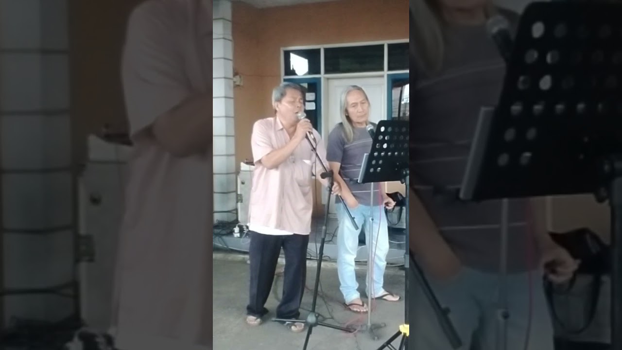 Dari teras rumah dg karaoke dan live musicnya..tong hilap minuman..minuman rempah si Abah di TR  yaa