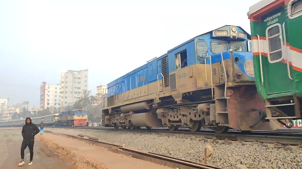 বিশাল বহরের ট্রেন তিস্তা এক্সপ্রেস যখন ঢাকা ছেড়ে যায়..