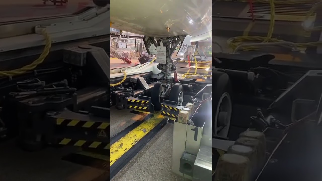 🔥🔥🔥 C&oacute;mo funciona un remolcador de retroceso #airbus  #airbuslover #airbusa320 #airbus320  #aereos