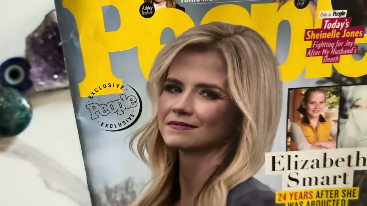 flipping through magazines with background noises 🍒no talking🍒 ASMR 