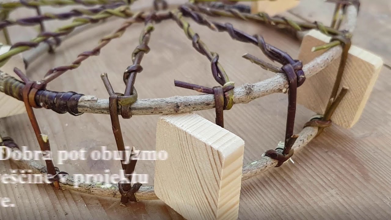 Kmečki glas napoveduje: izid nove knjige PLETENJE KOŠAR