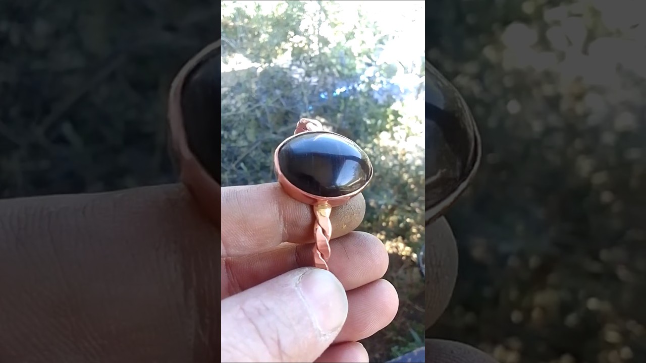 Siyah opal kabaşon kesim  bakır bileklik moddeli
