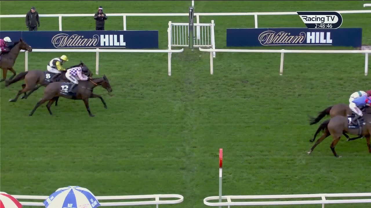 UNREAL battle in the Becher Chase leads to a photo finish!
